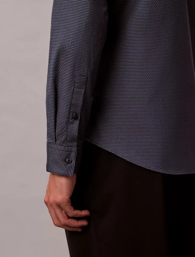 Geometrisk jacquard-skjorta med smal passform och knappar Geometrisk jacquard-skjorta med smal passform och knappar