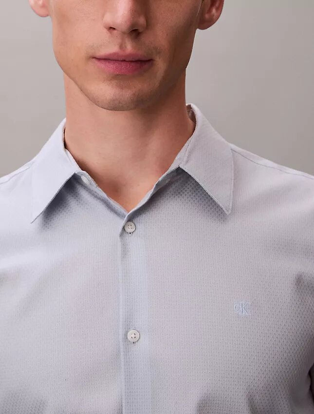 Geometrisk jacquard-skjorta med smal passform och knappar Geometrisk jacquard-skjorta med smal passform och knappar
