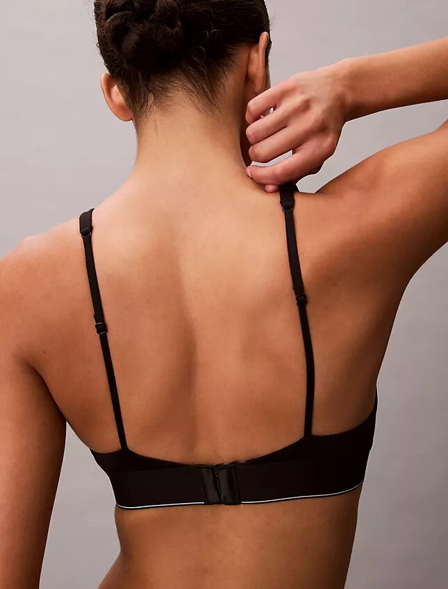 Grafisk Monogram-Microfiber, stretch, lätt fodrad triangel-Bralette Grafisk Monogram-Microfiber, stretch, lätt fodrad triangel-Bralette