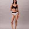 Grafisk monogram-Thong i stretchig Microfiber Grafisk monogram-Thong i stretchig Microfiber