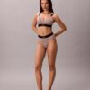 Grafisk monogram-Thong i stretchig Microfiber Grafisk monogram-Thong i stretchig Microfiber
