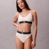 Grafisk monogram-Thong i stretchig Microfiber Grafisk monogram-Thong i stretchig Microfiber