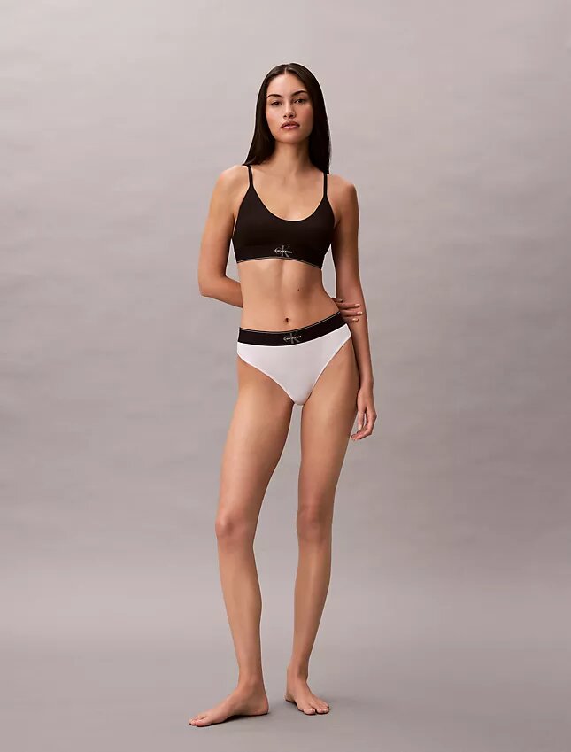 Grafisk monogram-Thong i stretchig Microfiber Grafisk monogram-Thong i stretchig Microfiber