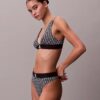 Grafisk monogram-Thong i stretchig Microfiber Grafisk monogram-Thong i stretchig Microfiber