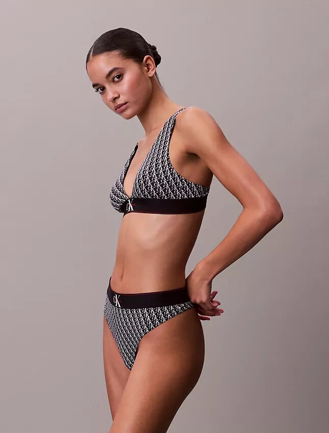 Grafisk monogram-Thong i stretchig Microfiber Grafisk monogram-Thong i stretchig Microfiber