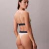 Grafisk monogram-Thong i stretchig Microfiber Grafisk monogram-Thong i stretchig Microfiber