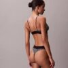 Grafisk monogram-Thong i stretchig Microfiber Grafisk monogram-Thong i stretchig Microfiber
