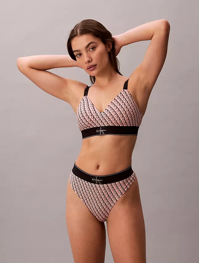 Grafisk monogram-Thong i stretchig Microfiber Grafisk monogram-Thong i stretchig Microfiber