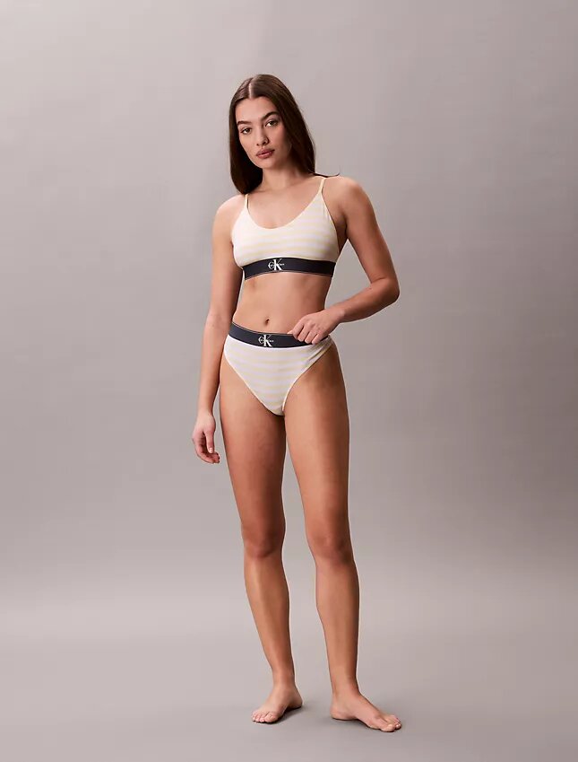 Grafisk monogram-Thong i stretchig Microfiber Grafisk monogram-Thong i stretchig Microfiber