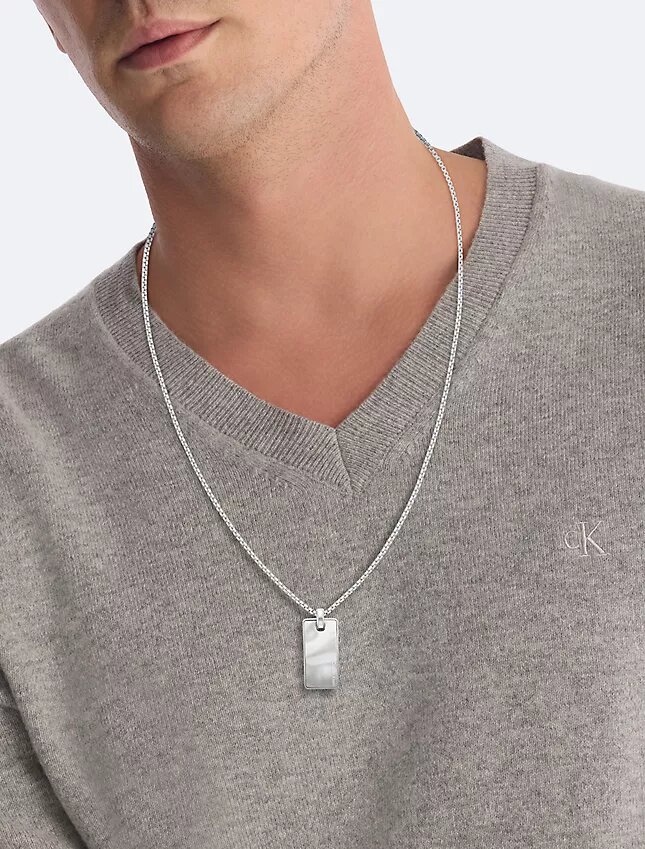 Halsband med hänge i organisk rektangulär form Halsband med hänge i organisk rektangulär form