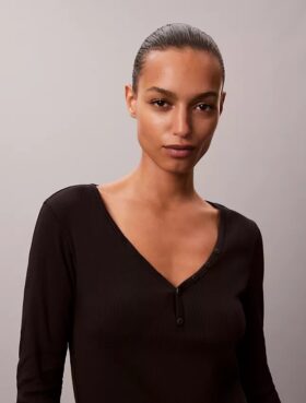 Henley-T-shirt i Cotton Stretch-bomull Henley-T-shirt i Cotton Stretch-bomull