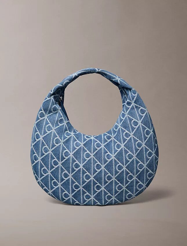 Hobo-väska i denim med emblem-logotyp över hela ytan Hobo-väska i denim med emblem-logotyp över hela ytan