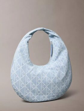 Hobo-väska i denim med emblem-logotyp över hela ytan