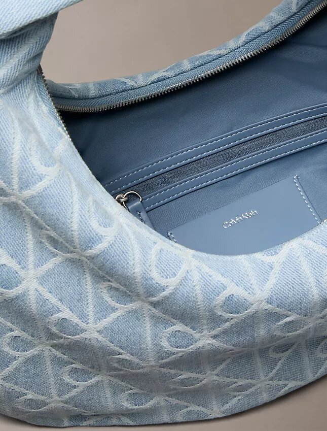 Hobo-väska i denim med emblem-logotyp över hela ytan Hobo-väska i denim med emblem-logotyp över hela ytan