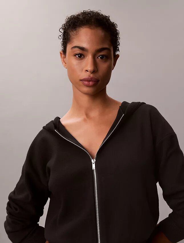 Hoodie i avslappnad stickning Hoodie i avslappnad stickning