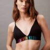 Intense Power Pride Lätt fodrad triangel-Bralette Intense Power Pride Lätt fodrad triangel-Bralette