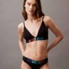 Intense Power Pride Lätt fodrad triangel-Bralette Intense Power Pride Lätt fodrad triangel-Bralette
