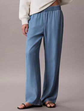 Jeans i avslappnad denim med dragkedja