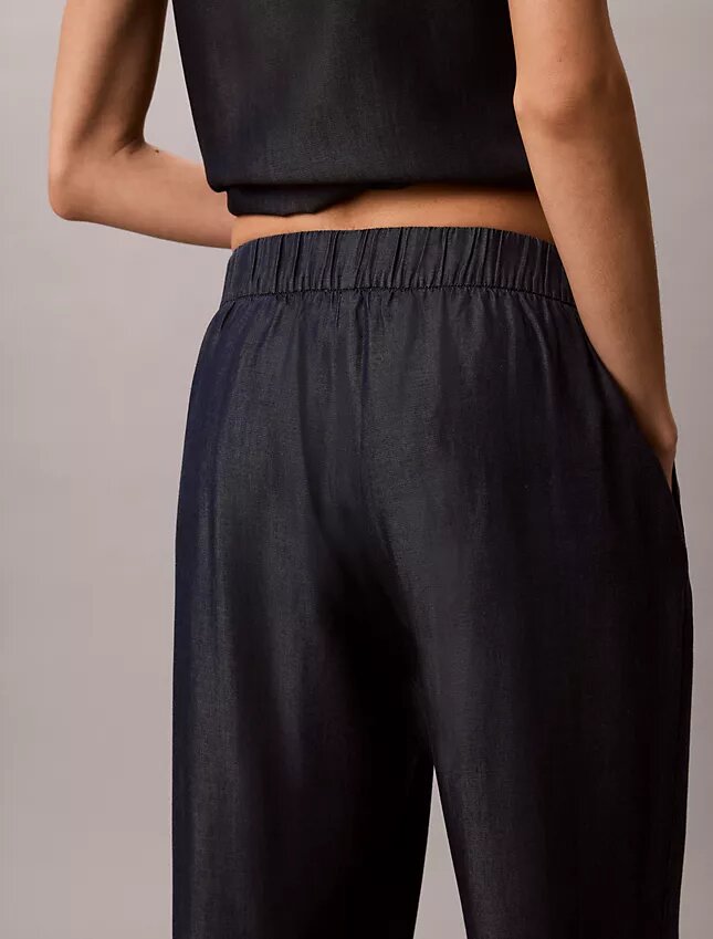 Jeans i avslappnad denim med dragkedja Jeans i avslappnad denim med dragkedja