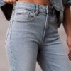Jeans med hög midja och raka ben Jeans med hög midja och raka ben