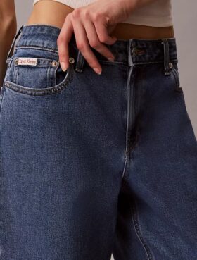 Jeans med hög midja och raka ben Jeans med hög midja och raka ben