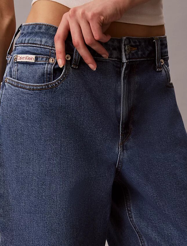 Jeans med hög midja och raka ben Jeans med hög midja och raka ben