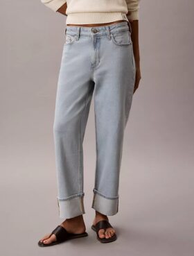 Jeans med hög midja och raka ben Jeans med hög midja och raka ben