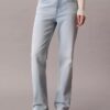 Jeans med hög midja och raka ben Jeans med hög midja och raka ben