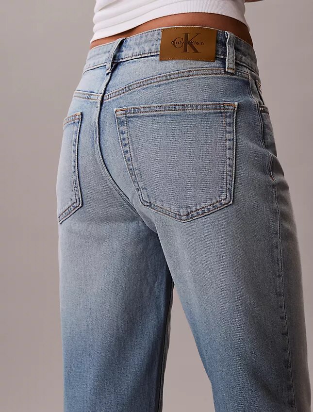 Jeans med hög midja och raka ben Jeans med hög midja och raka ben