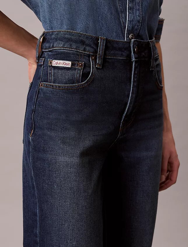 Jeans med hög midja och raka ben Jeans med hög midja och raka ben