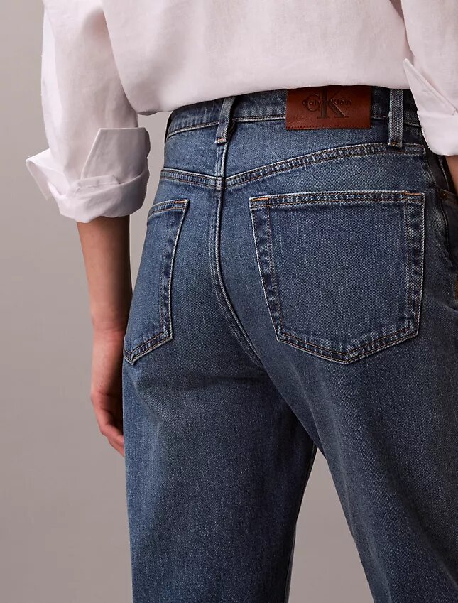 Jeans med hög midja och raka ben Jeans med hög midja och raka ben