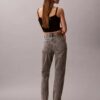 Jeans med hög midja och raka ben Jeans med hög midja och raka ben