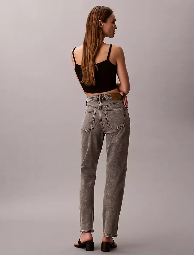 Jeans med hög midja och raka ben Jeans med hög midja och raka ben