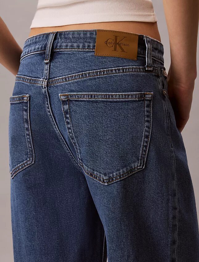 Jeans med hög midja och raka ben Jeans med hög midja och raka ben