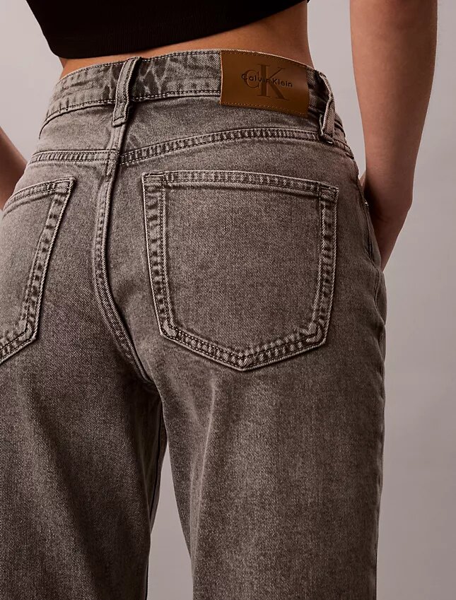 Jeans med hög midja och raka ben Jeans med hög midja och raka ben