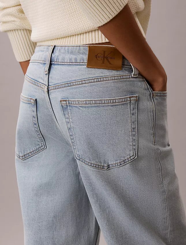 Jeans med hög midja och raka ben Jeans med hög midja och raka ben