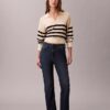 Jeans med hög midja och utsvängda ben Jeans med hög midja och utsvängda ben