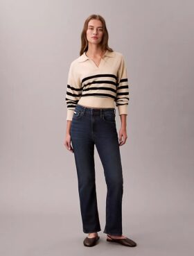 Jeans med hög midja och utsvängda ben Jeans med hög midja och utsvängda ben