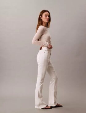 Jeans med hög midja och utsvängda ben Jeans med hög midja och utsvängda ben
