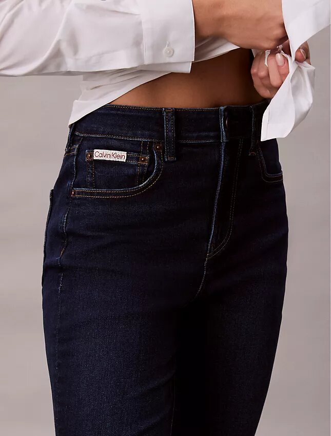 Jeans med hög midja och utsvängda ben Jeans med hög midja och utsvängda ben