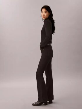 Jeans med hög midja och utsvängda ben