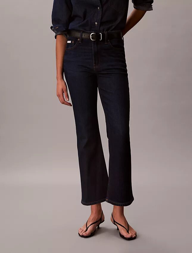 Jeans med hög midja och utsvängda ben Jeans med hög midja och utsvängda ben