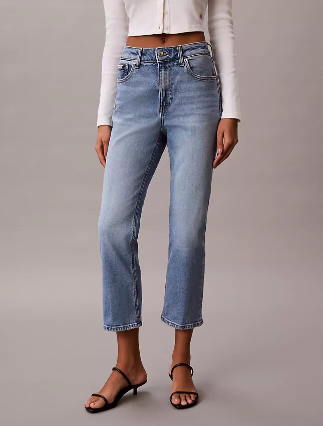 Jeans med hög midja och utsvängda ben Jeans med hög midja och utsvängda ben