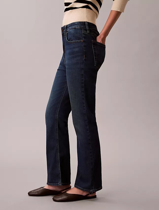 Jeans med hög midja och utsvängda ben Jeans med hög midja och utsvängda ben