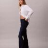 Jeans med hög midja och utsvängda ben Jeans med hög midja och utsvängda ben