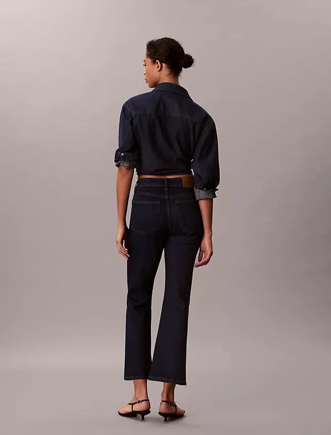 Jeans med hög midja och utsvängda ben Jeans med hög midja och utsvängda ben