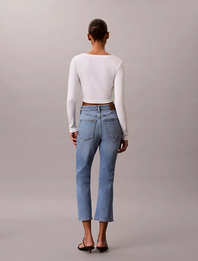 Jeans med hög midja och utsvängda ben Jeans med hög midja och utsvängda ben