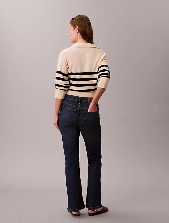 Jeans med hög midja och utsvängda ben Jeans med hög midja och utsvängda ben