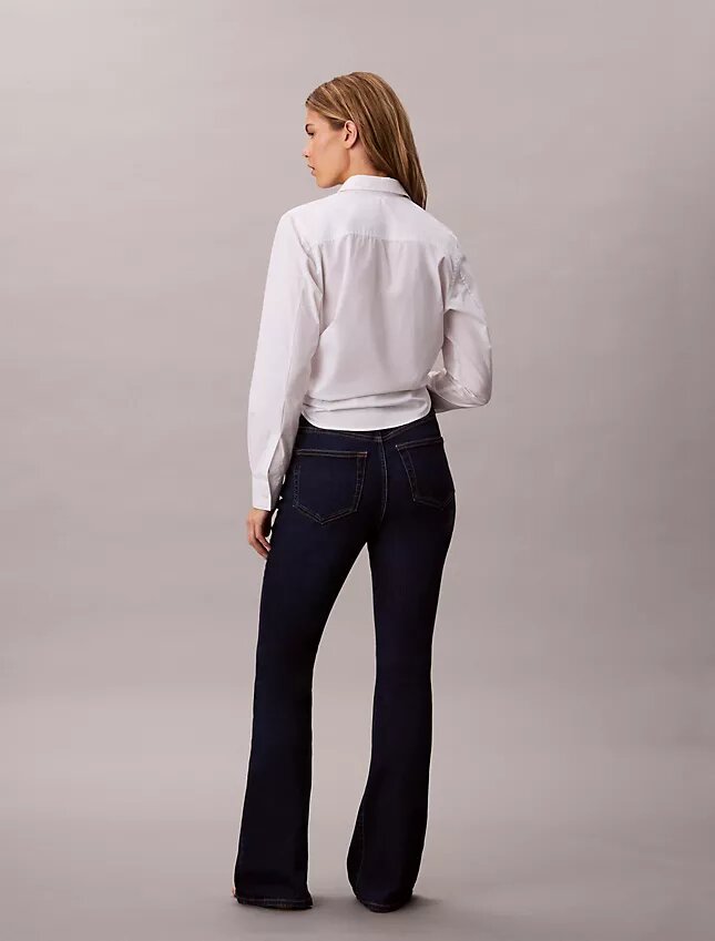 Jeans med hög midja och utsvängda ben Jeans med hög midja och utsvängda ben