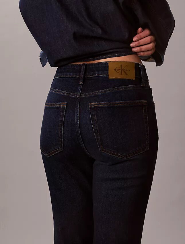 Jeans med hög midja och utsvängda ben Jeans med hög midja och utsvängda ben